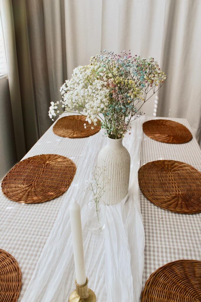 Minimalist small dining room setup ideas.