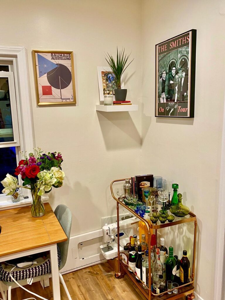 Smart furniture for a small dining room.